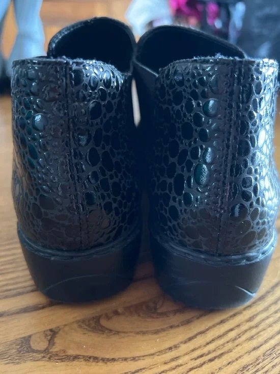 Rieker Black Leather Shoes / Booties Embossed Heel Design - Picture 7 of 7